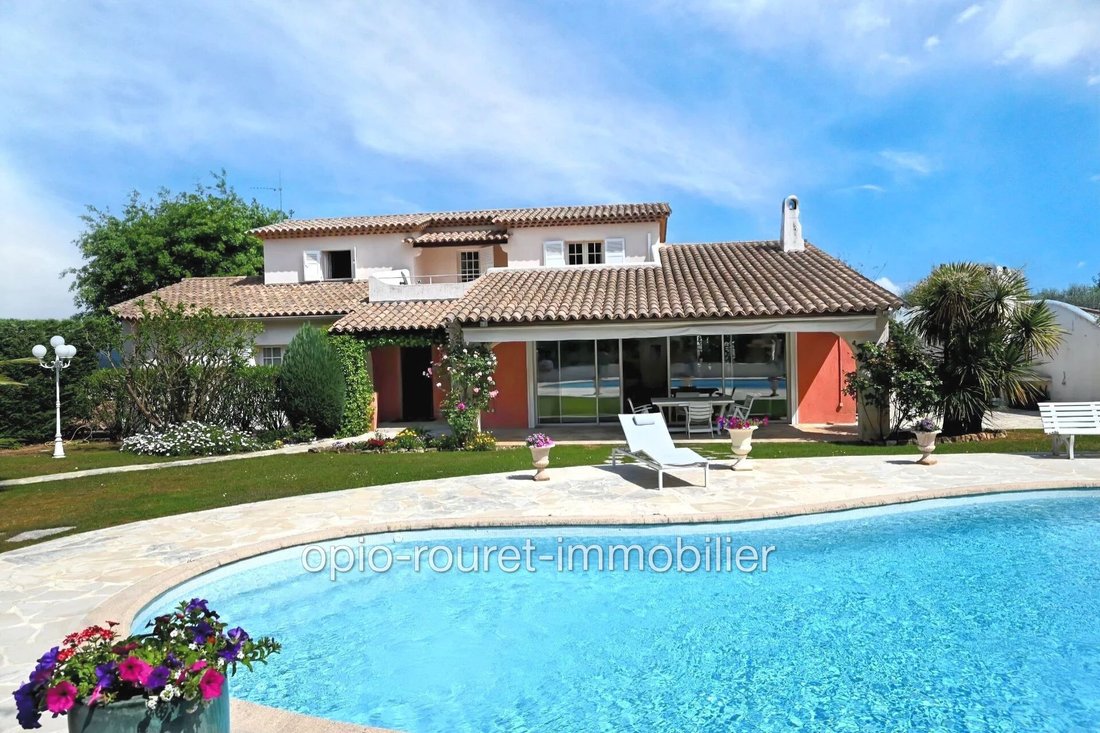 Villa in Le Rouret, Provence-Alpes-Côte d'Azur, France 1 - 17858635