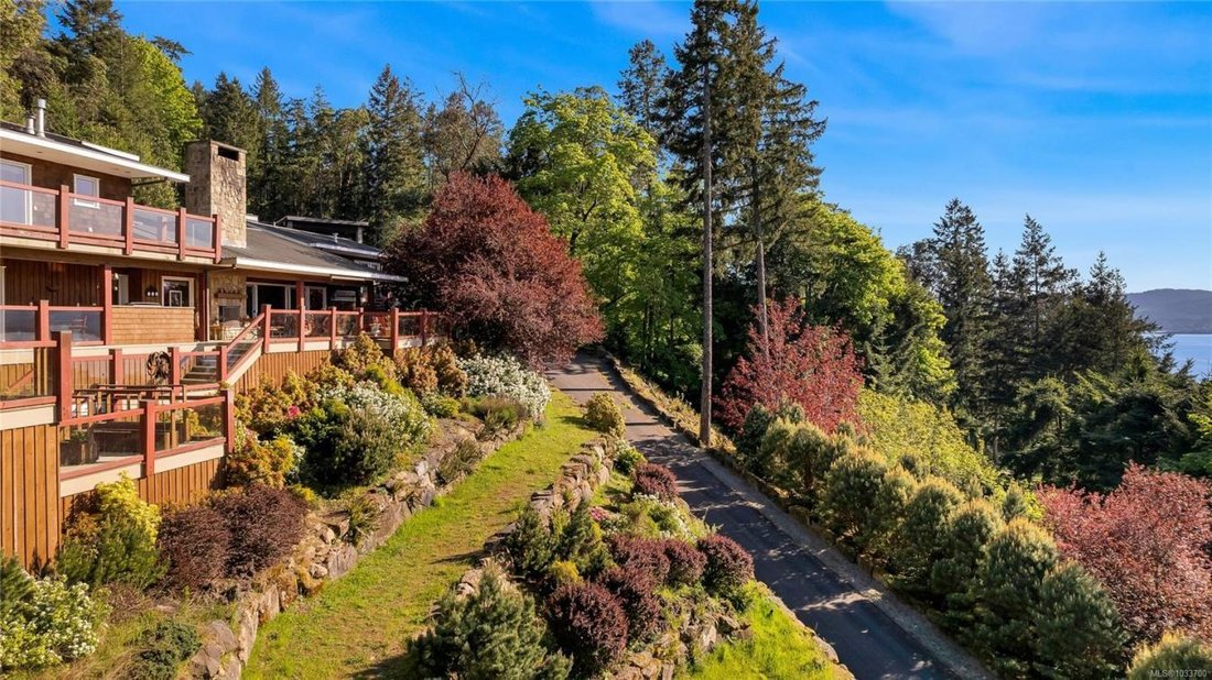 House in Galiano Island, British Columbia, Canada 1 - 17858737