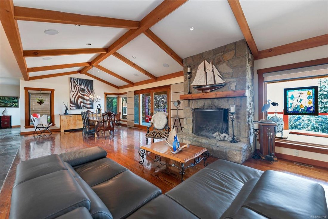 House in Galiano Island, British Columbia, Canada 3 - 17858737