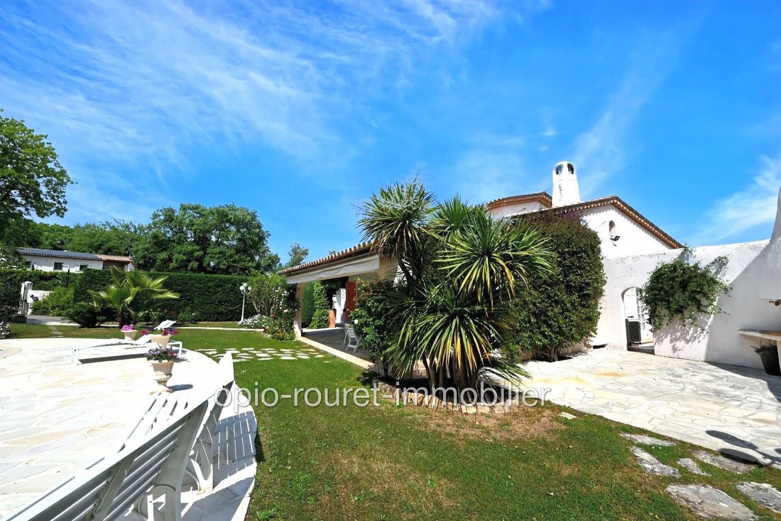 Villa in Le Rouret, Provence-Alpes-Côte d'Azur, France 2 - 17858635