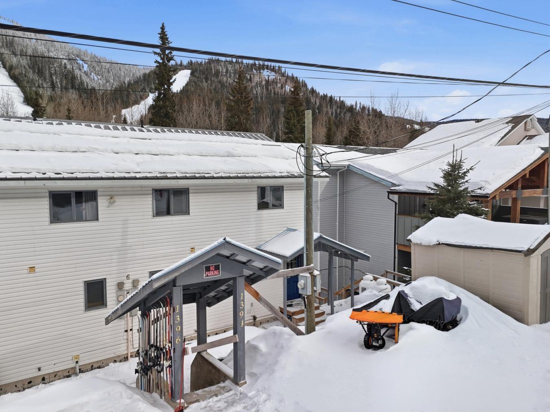 House in Sun Peaks, British Columbia, Canada 2 - 17858821