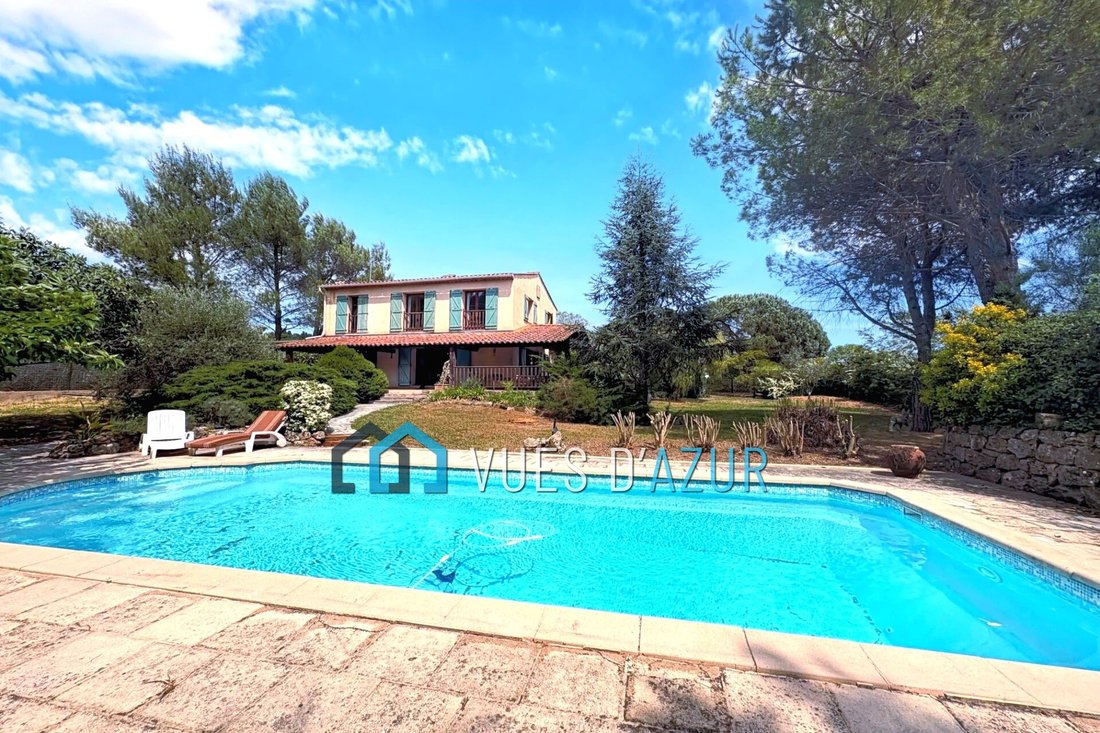 Villa in Le Rouret, Provence-Alpes-Côte d'Azur, France 1 - 17852452