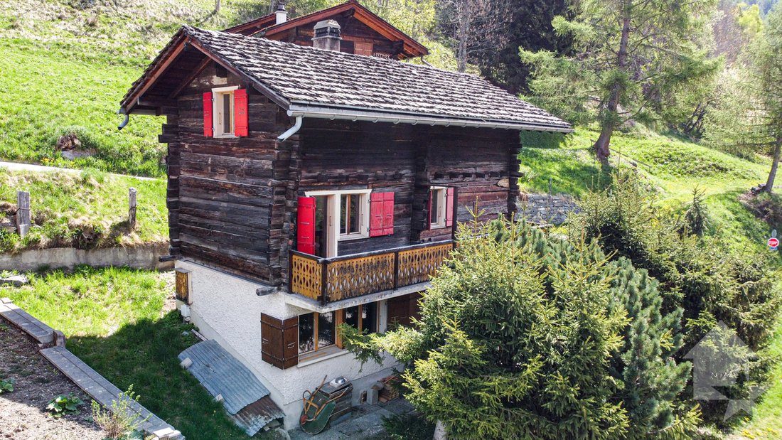Charming Chalet On Three Levels With Exceptional Views