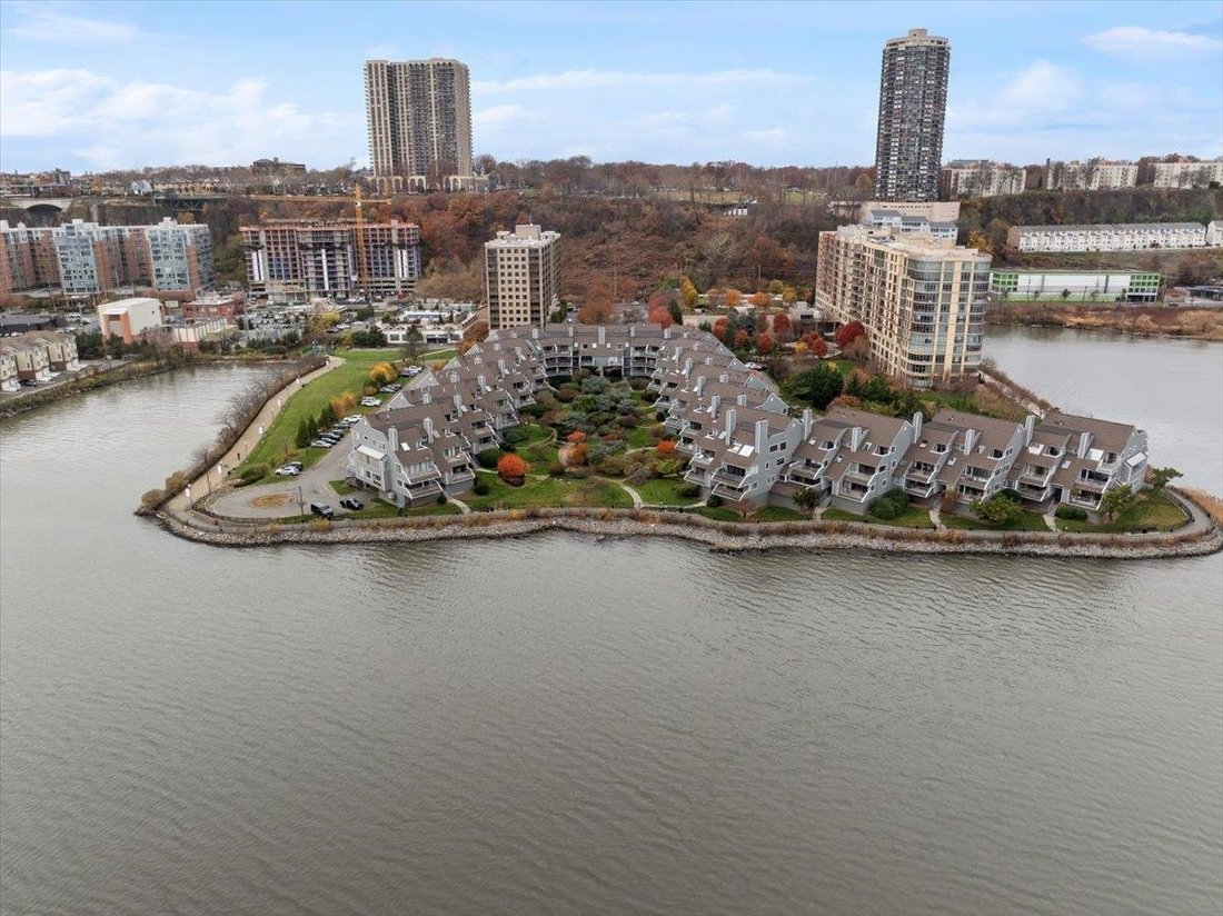 Condo in North Bergen, New Jersey, United States 3 - 17859694