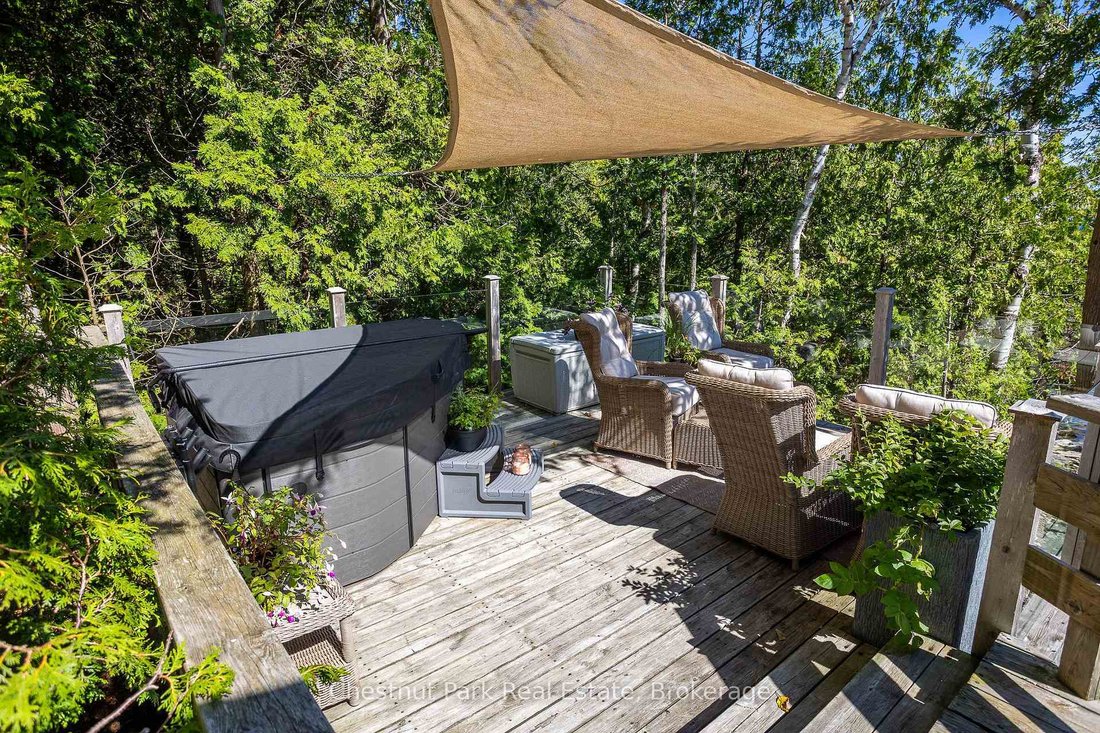 House in Tobermory, Ontario, Canada 4 - 17677039