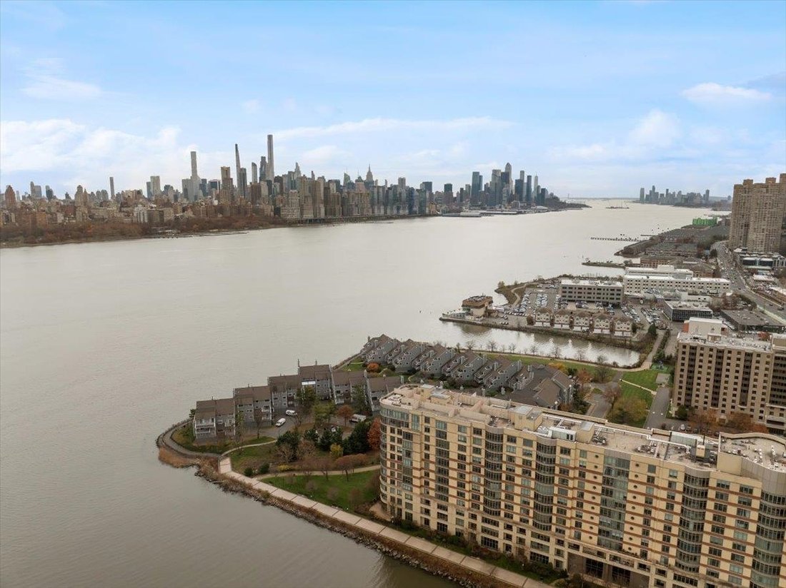 Condo in North Bergen, New Jersey, United States 2 - 17859694