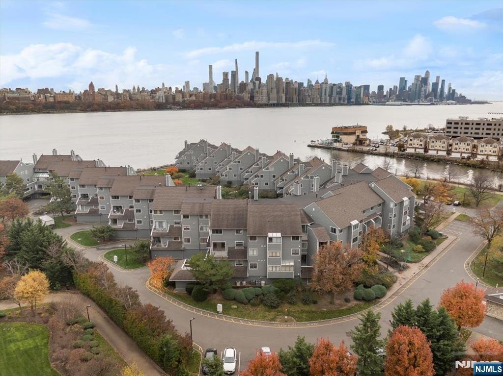Condo in North Bergen, New Jersey, United States 1 - 17859727