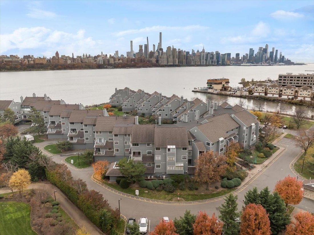 Condo in North Bergen, New Jersey, United States 1 - 17859694
