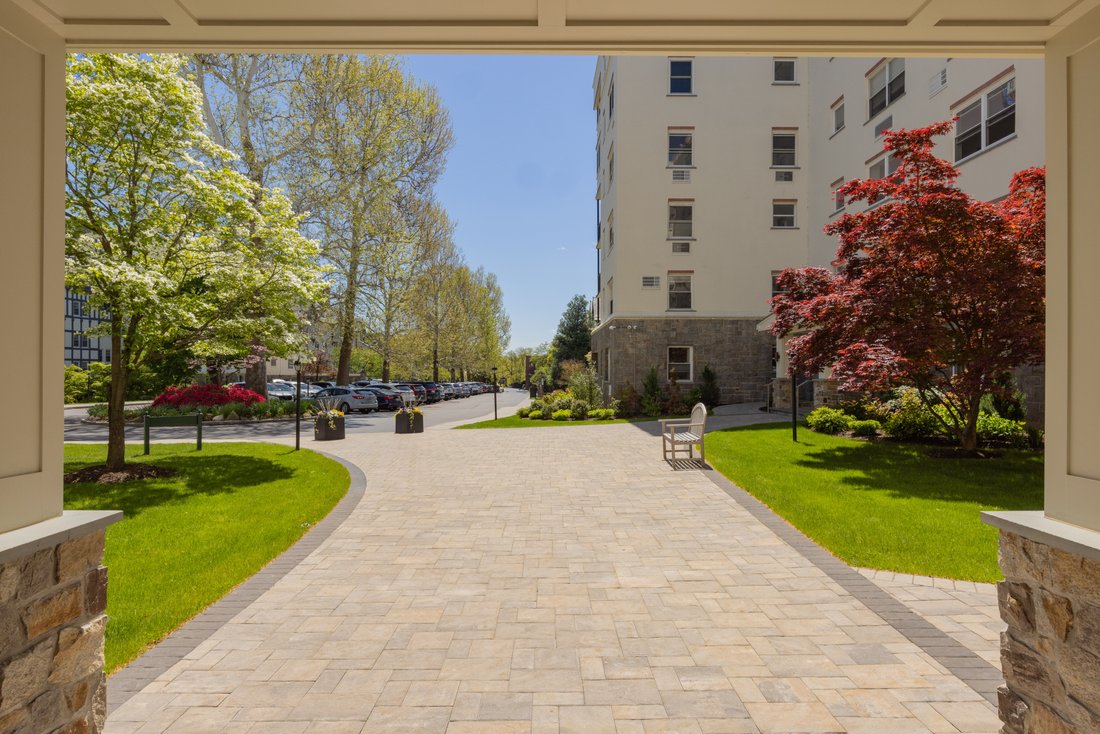 Co Op in Bronxville, New York, United States 5 - 17860201
