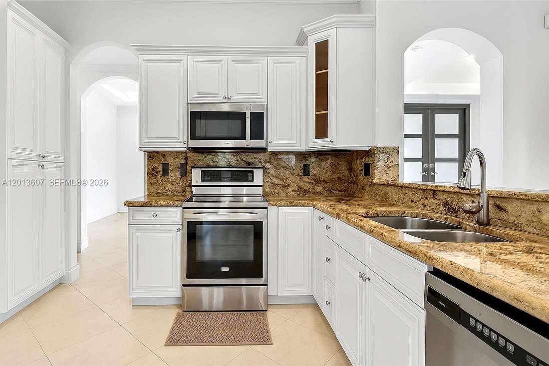 House in Hialeah, Florida, United States 3 - 17859389