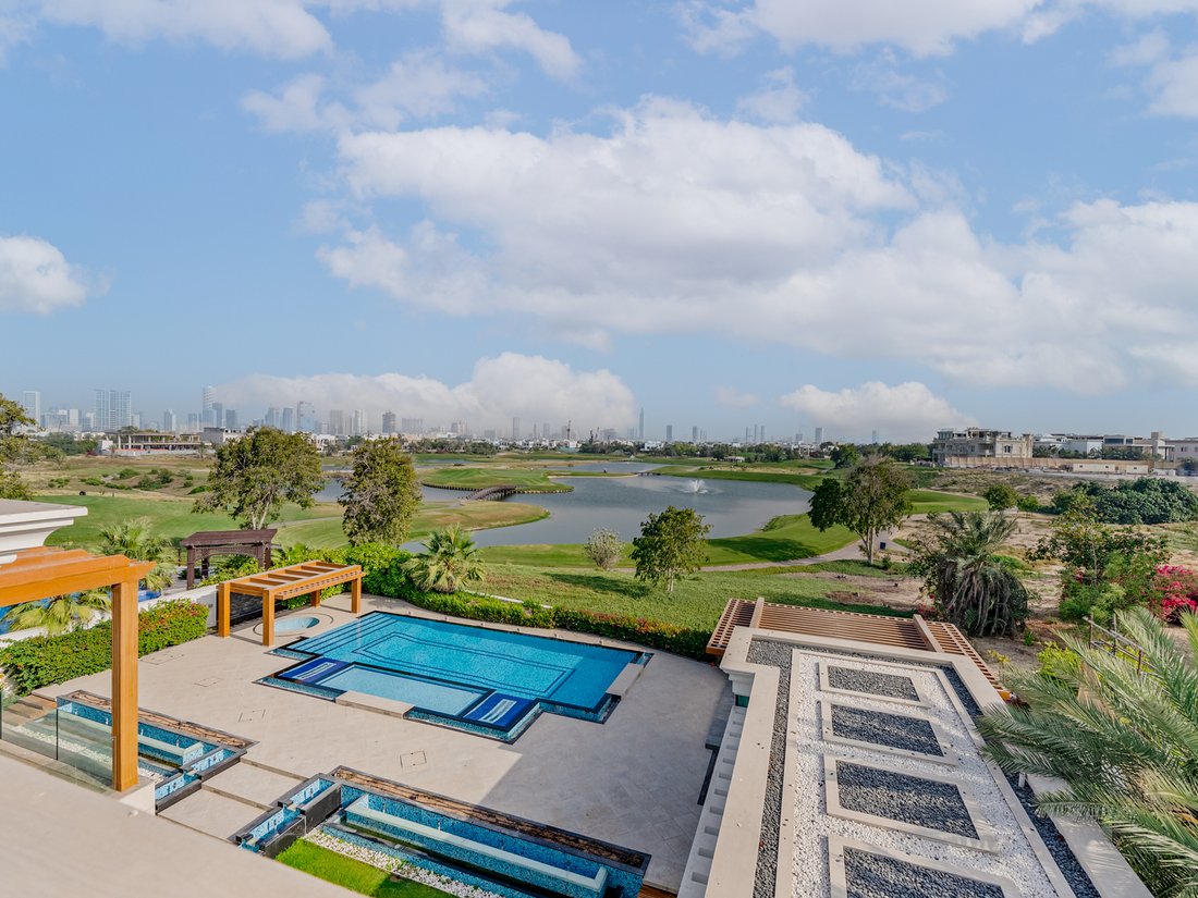 Villa in Emirates Hills, Dubai, United Arab Emirates 1 - 17859412