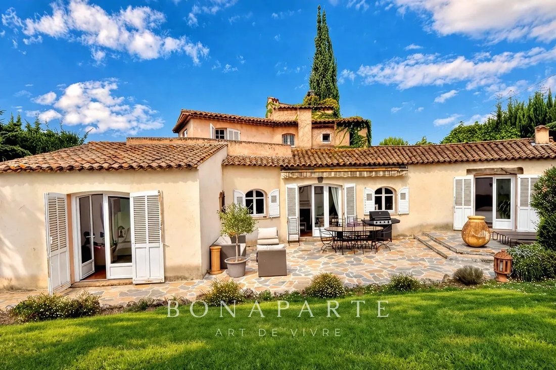 House in Mougins, Provence-Alpes-Côte d'Azur, France 1 - 17859208