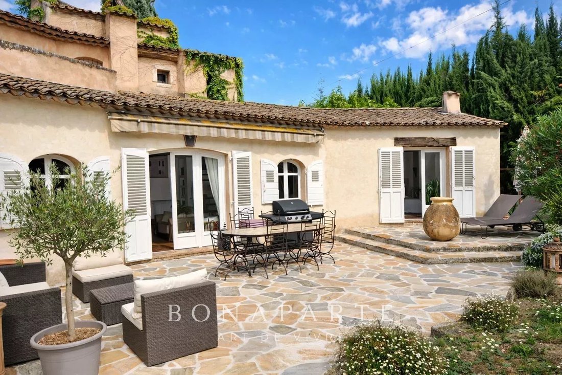 House in Mougins, Provence-Alpes-Côte d'Azur, France 2 - 17859208