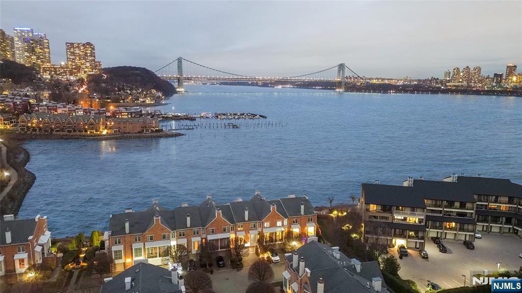 Townhouse in Edgewater, New Jersey, United States 1 - 17859547