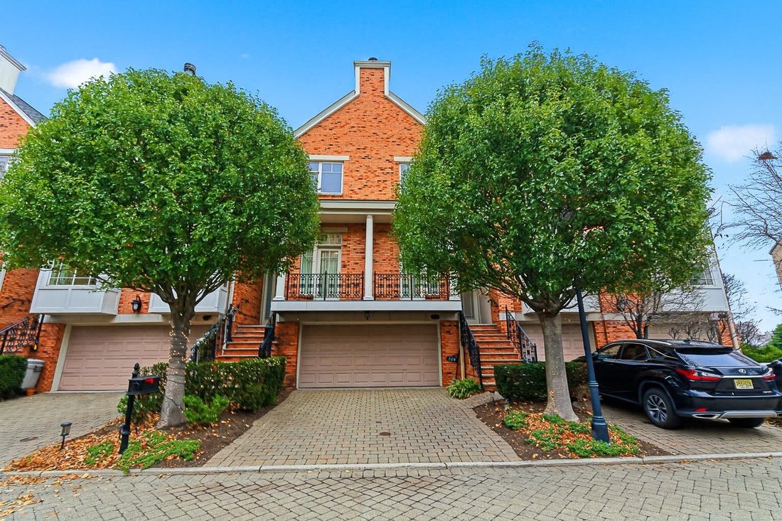 Townhouse in Edgewater, New Jersey, United States 3 - 17859619