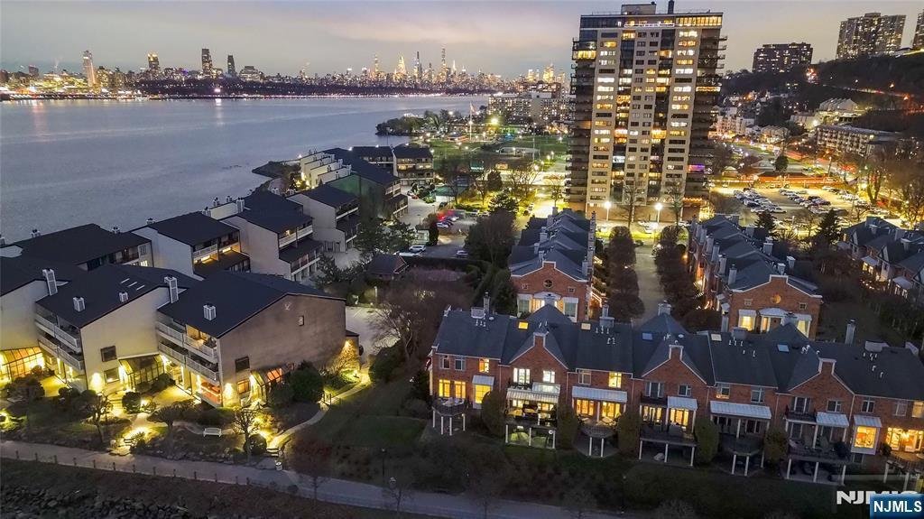 Townhouse in Edgewater, New Jersey, United States 2 - 17859547