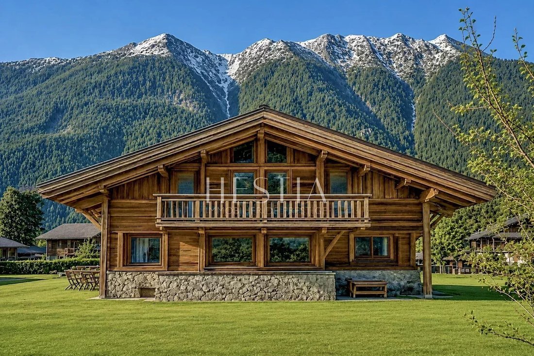 Chalet in Chamonix-Mont-Blanc, Auvergne-Rhône-Alpes, France 1 - 16766953