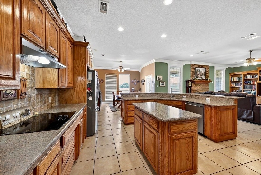 House in Cleburne, Texas, United States 4 - 17859628