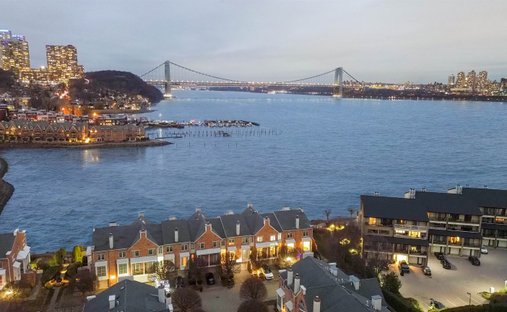 Townhouse in Edgewater, New Jersey, United States 1