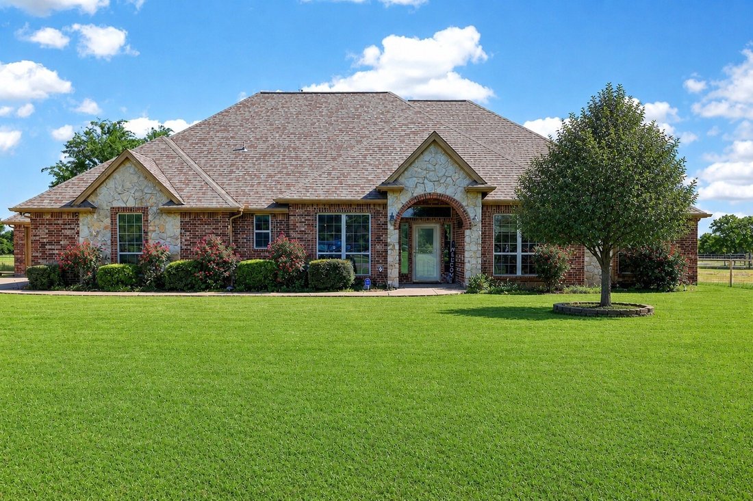 House in Cleburne, Texas, United States 2 - 17859628