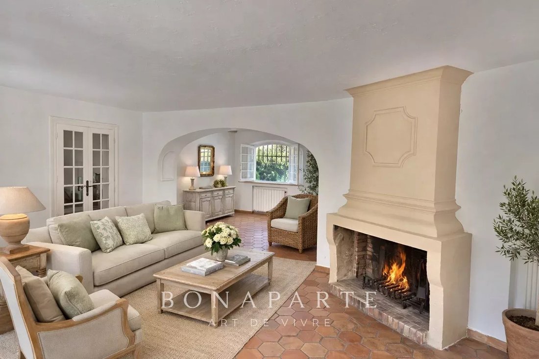 House in Mougins, Provence-Alpes-Côte d'Azur, France 3 - 17859208
