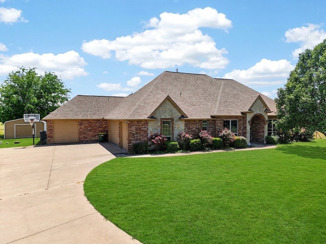 House in Cleburne, Texas, United States 1 - 17859628