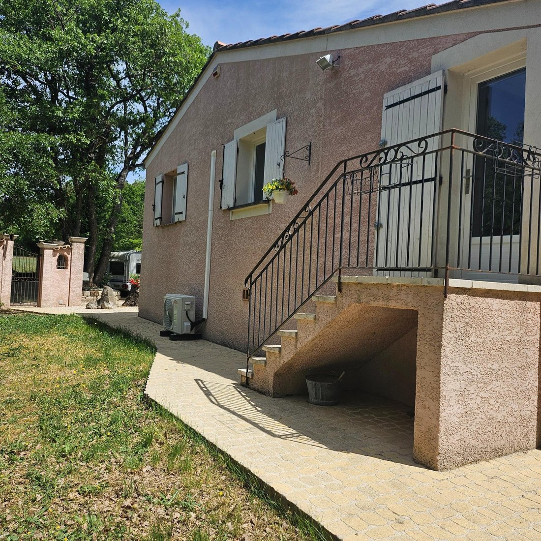 House in Caseneuve, Provence-Alpes-Côte d'Azur, France 3 - 17860587