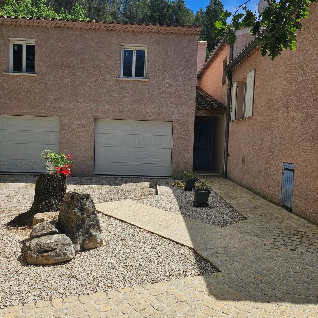 House in Caseneuve, Provence-Alpes-Côte d'Azur, France 4 - 17860587