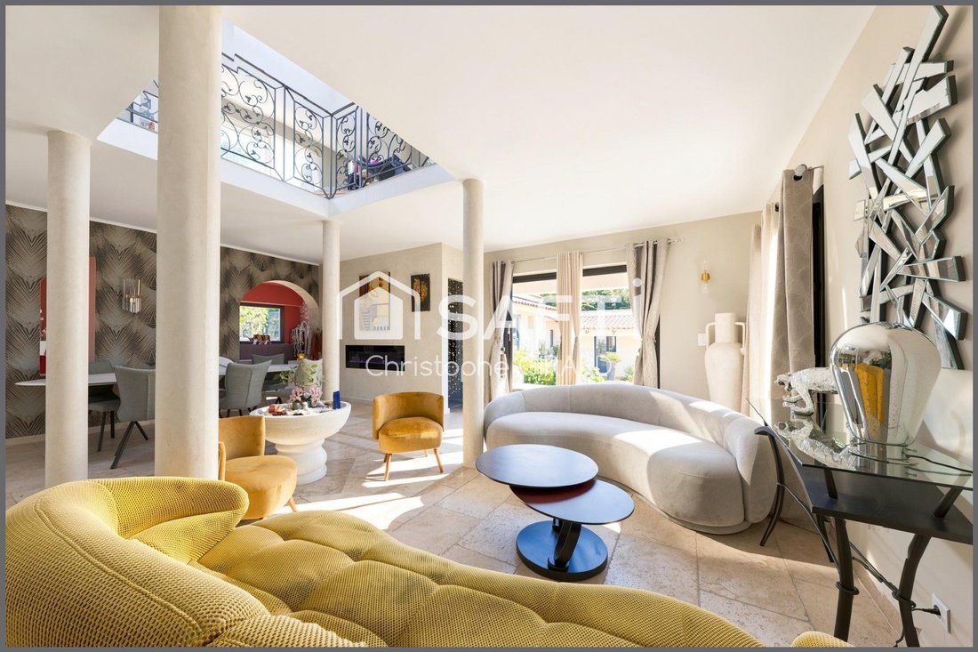 House in Bonnieux, Provence-Alpes-Côte d'Azur, France 4 - 17860499