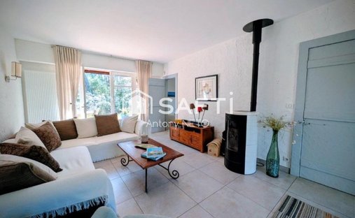 House in Aiguillon, Arcachon, France 1