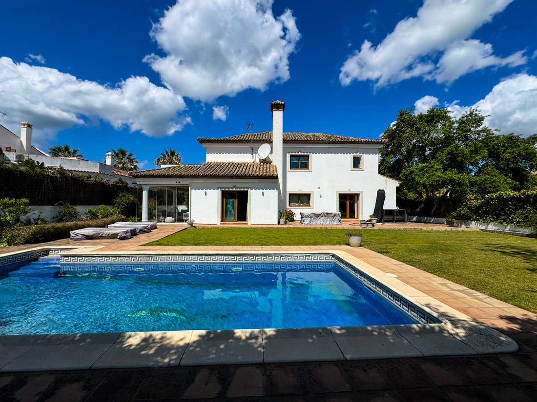 Villa in Sotogrande, San Roque, Andalusia 1 - 17860164