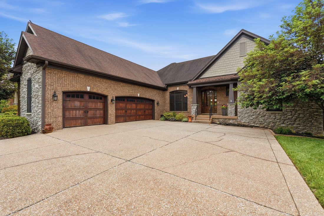 House in Watterson Park, Kentucky, United States 4 - 17860289