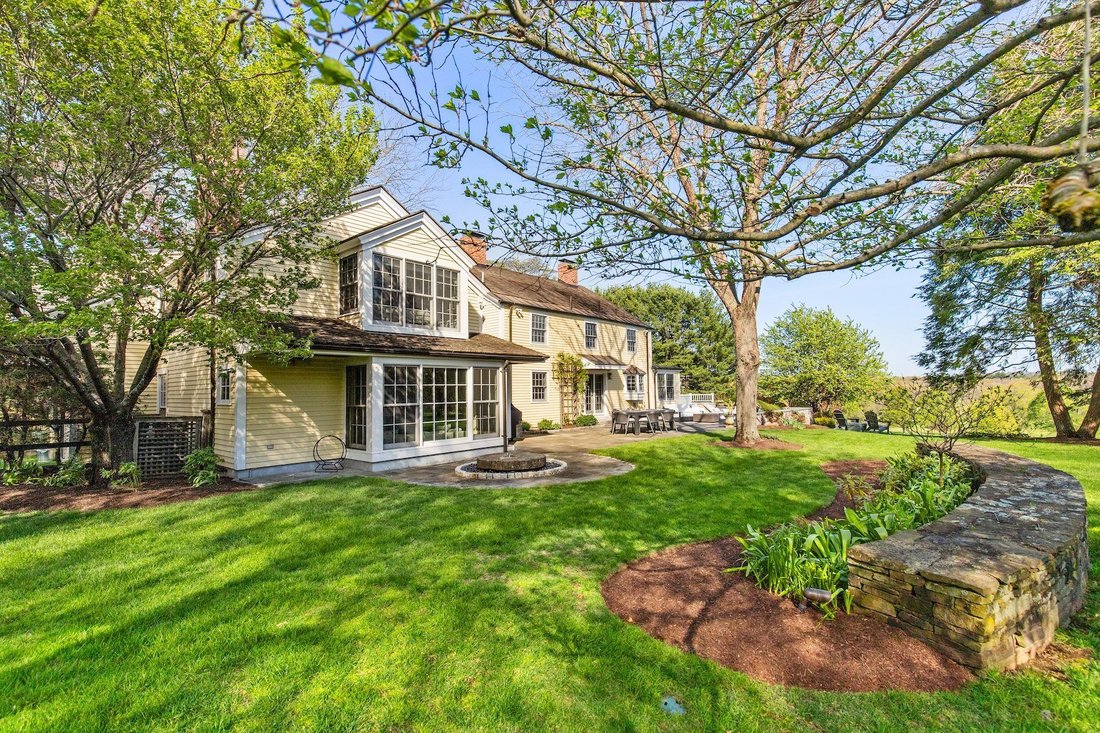 House in Wellesley, Massachusetts, United States 2 - 16946027