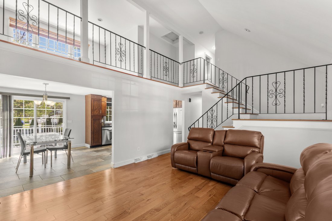 House in Randolph, Massachusetts, United States 3 - 17860275