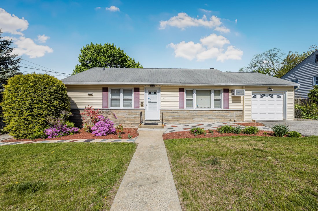 House in Yonkers, New York, United States 2 - 17860273