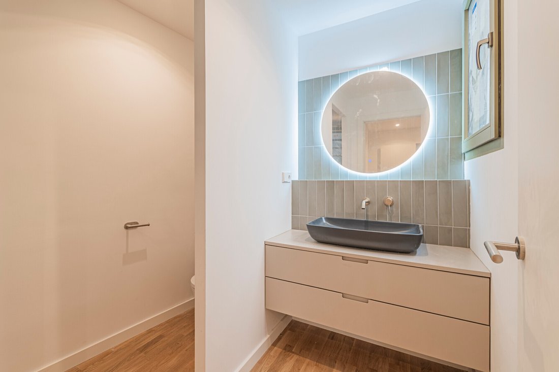 Apartment in Ciutat Vella, Barcelona, Spain 4 - 17860367