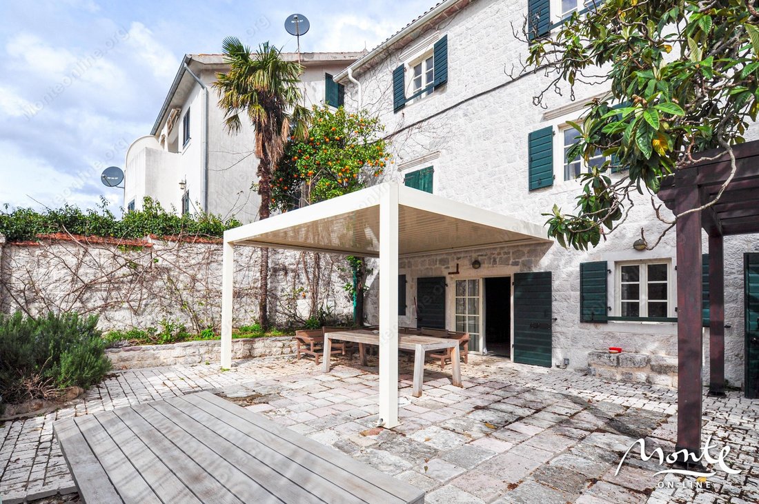Villa in Dobrota, Kotor Municipality, Montenegro 3 - 17861258