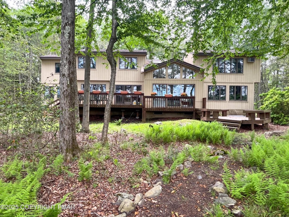 House in Pocono Pines, Pennsylvania, United States 2 - 17863490