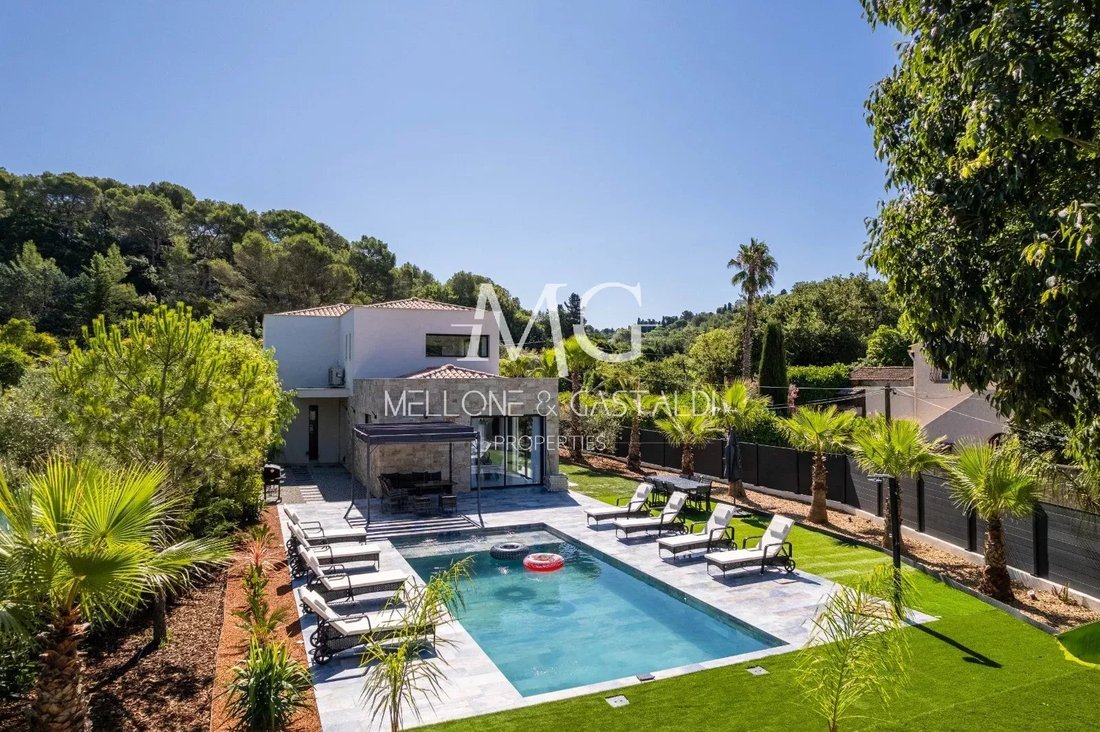 Villa in Mougins, Provence-Alpes-Côte d'Azur, France 2 - 17862503