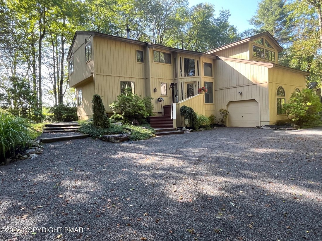 House in Pocono Pines, Pennsylvania, United States 1 - 17863490