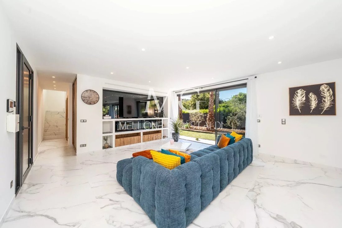 Villa in Mougins, Provence-Alpes-Côte d'Azur, France 4 - 17862503