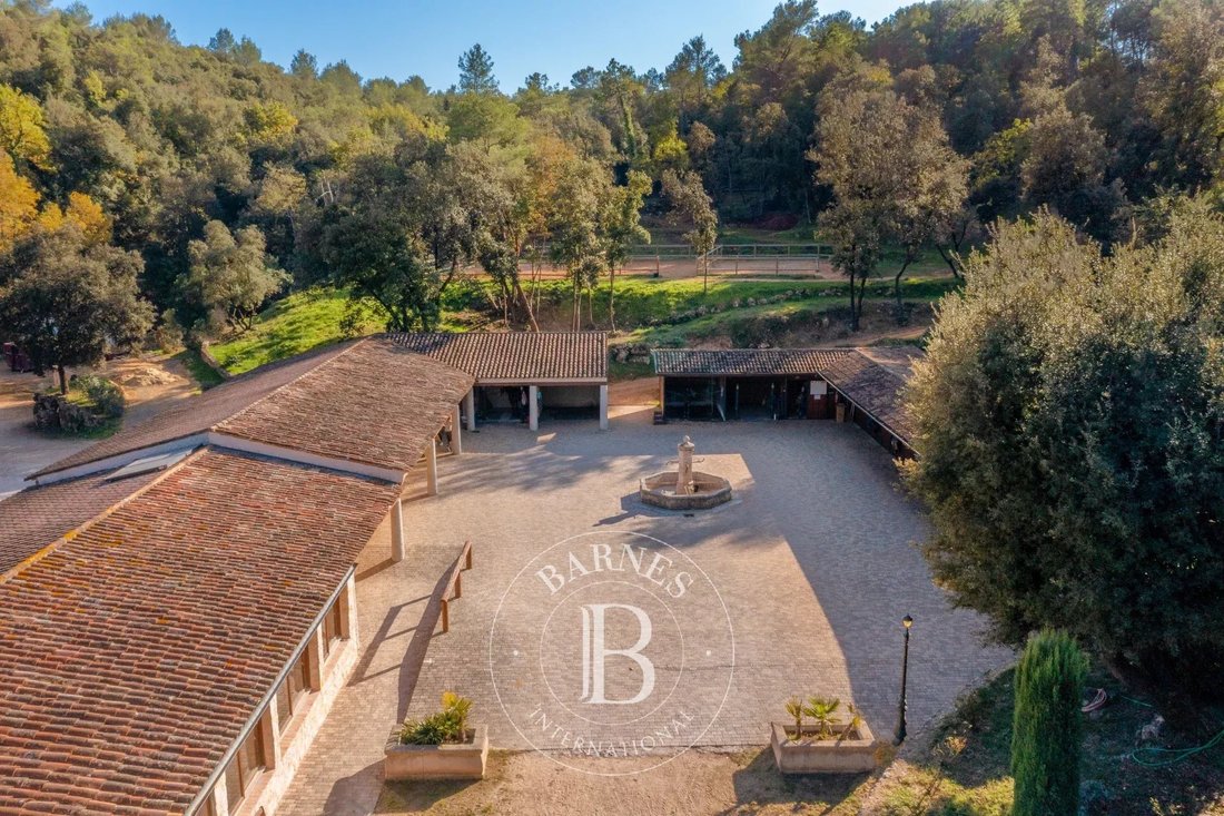 Estate in Nord, Roquefort-les-Pins, France 5 - 17862580
