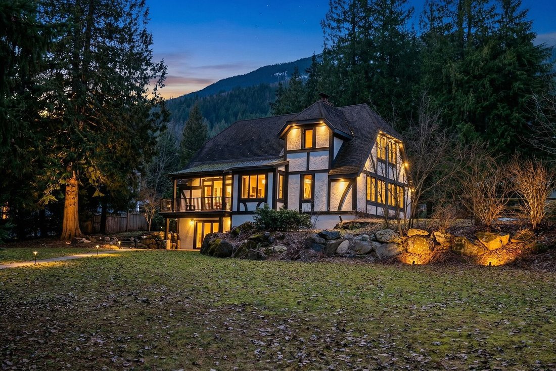 House in Revelstoke, British Columbia, Canada 2 - 17401817