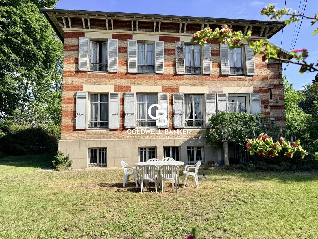 House in Le Vésinet, Ile-de-France, France 4 - 17860696