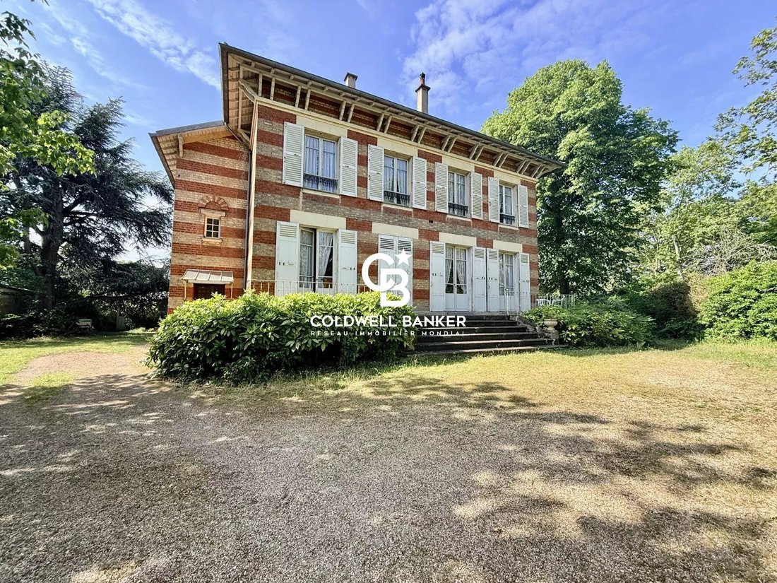 House in Le Vésinet, Ile-de-France, France 3 - 17860696