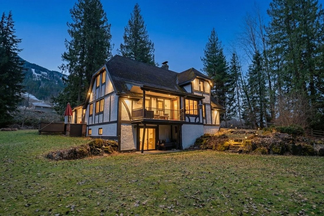 House in Revelstoke, British Columbia, Canada 1 - 17401817