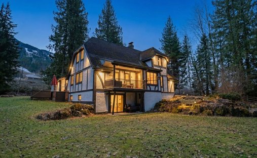 Maison à Revelstoke, Colombie-Britannique, Canada 1