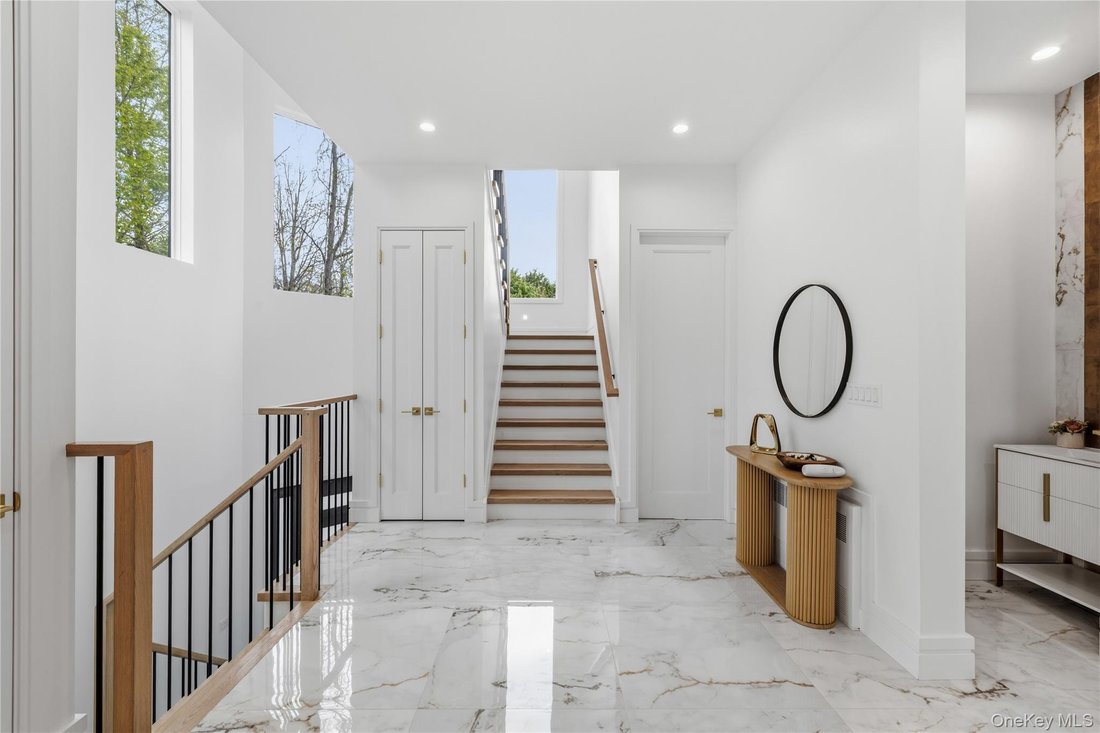 Condo in Spring Valley, New York, United States 5 - 16127258