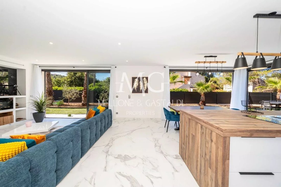 Villa in Mougins, Provence-Alpes-Côte d'Azur, France 5 - 17862503