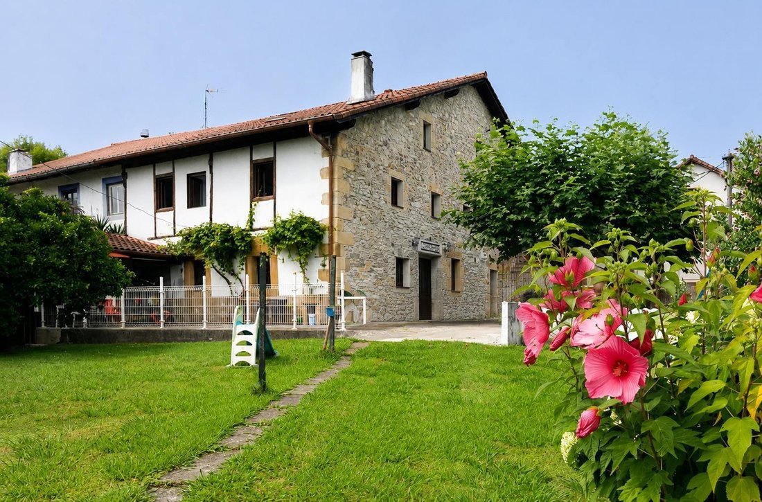 Villa in Ekialdea, Donostia-San Sebastian, Spain 2 - 17862119